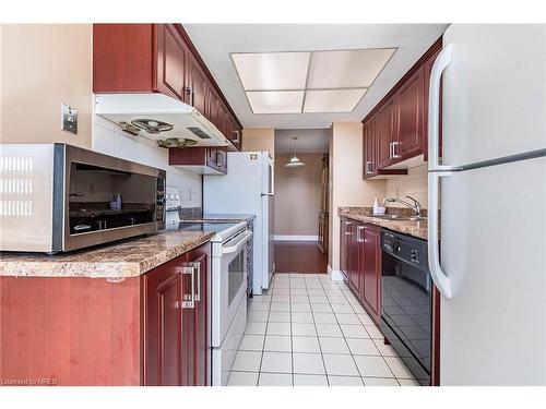 210-10 Malta Avenue, Brampton, ON - Indoor Photo Showing Kitchen