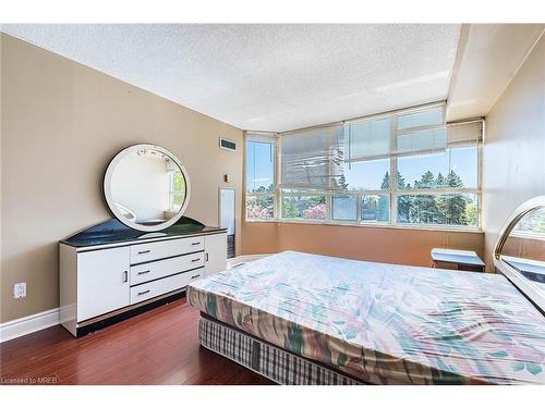 210-10 Malta Avenue, Brampton, ON - Indoor Photo Showing Bedroom