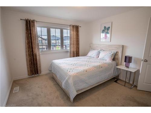 58 Beauchamp Drive, Cambridge, ON - Indoor Photo Showing Bedroom