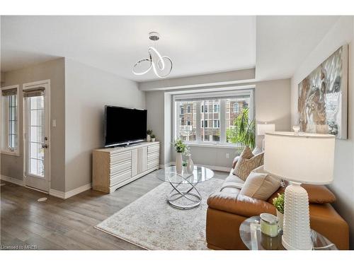 3061 Mistletoe Gardens, Oakville, ON - Indoor Photo Showing Living Room