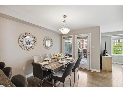 3061 Mistletoe Gardens, Oakville, ON - Indoor Photo Showing Dining Room