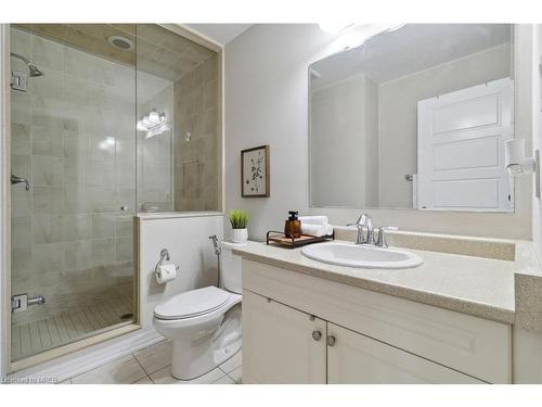 3061 Mistletoe Gardens, Oakville, ON - Indoor Photo Showing Bathroom