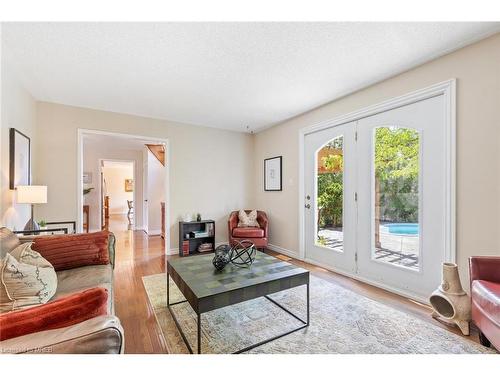 3394 Trelawny Circle, Mississauga, ON - Indoor Photo Showing Living Room