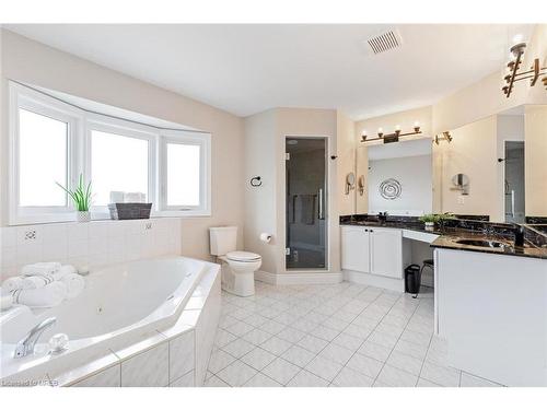 3394 Trelawny Circle, Mississauga, ON - Indoor Photo Showing Bathroom