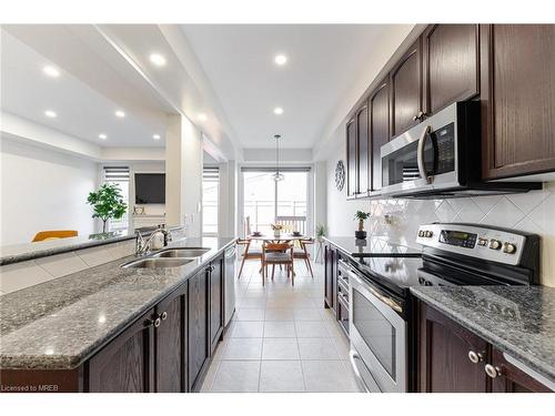 4174 Rawlins Common, Burlington, ON - Indoor Photo Showing Kitchen With Stainless Steel Kitchen With Double Sink With Upgraded Kitchen