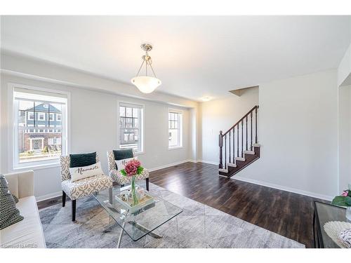 67 Ganton Heights, Brampton, ON - Indoor Photo Showing Living Room