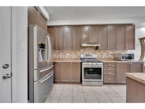 17 Delambray Street, Brampton, ON - Indoor Photo Showing Kitchen With Upgraded Kitchen