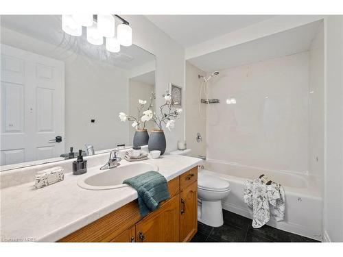 65-72 Stone Church Road W, Hamilton, ON - Indoor Photo Showing Bathroom