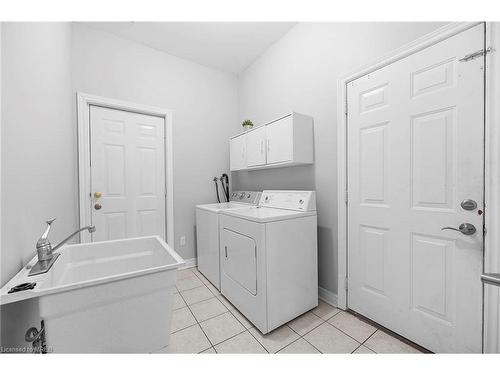 31 Blue Diamond Drive, Brampton, ON - Indoor Photo Showing Laundry Room