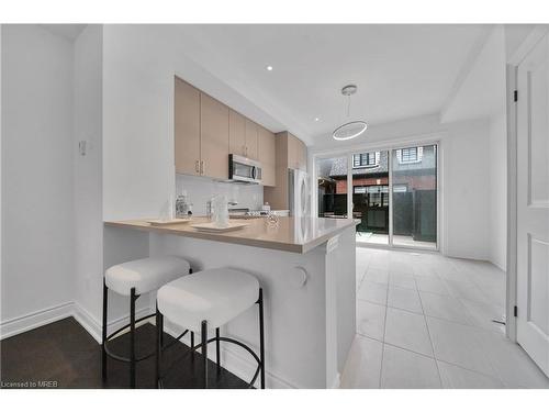 20 Lunar Crescent, Mississauga, ON - Indoor Photo Showing Kitchen