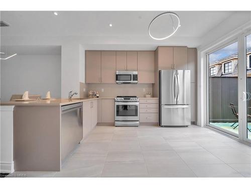 20 Lunar Crescent, Mississauga, ON - Indoor Photo Showing Kitchen