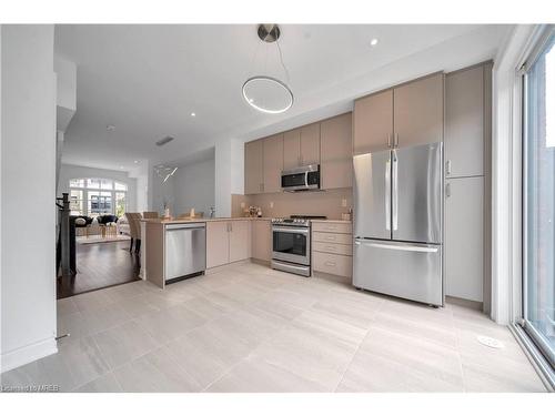 20 Lunar Crescent, Mississauga, ON - Indoor Photo Showing Kitchen