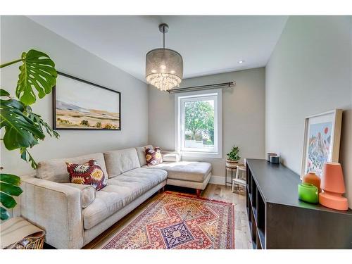 82 Lois Street, Kitchener, ON - Indoor Photo Showing Living Room