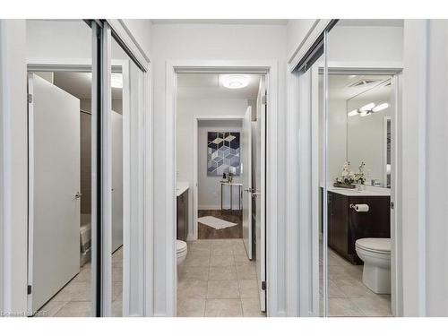 318-210 Sabina Drive, Oakville, ON - Indoor Photo Showing Bathroom