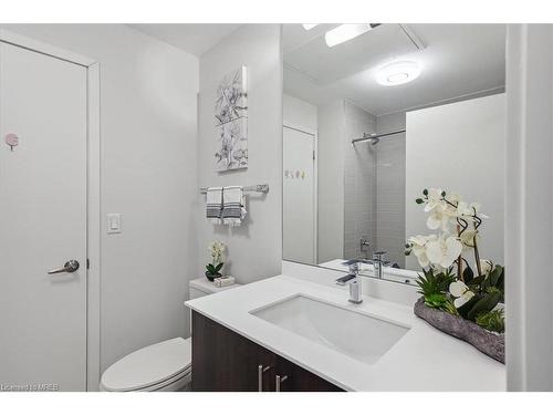 318-210 Sabina Drive, Oakville, ON - Indoor Photo Showing Bathroom