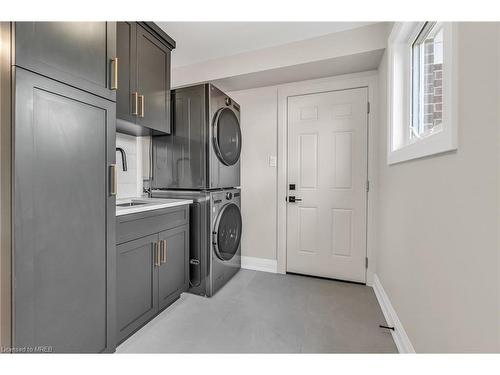 902 Kowal Drive, Mississauga, ON - Indoor Photo Showing Laundry Room