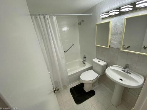 1004-1100 Caven Street, Mississauga, ON - Indoor Photo Showing Bathroom