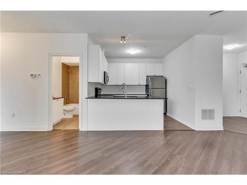 423-33 Whitmer Street, Milton, ON - Indoor Photo Showing Kitchen