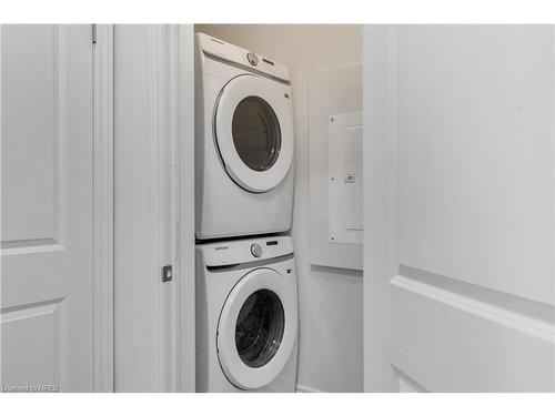 423-33 Whitmer Street, Milton, ON - Indoor Photo Showing Laundry Room