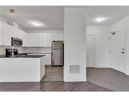 423-33 Whitmer Street, Milton, ON - Indoor Photo Showing Kitchen