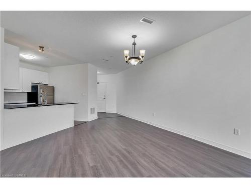 423-33 Whitmer Street, Milton, ON - Indoor Photo Showing Kitchen