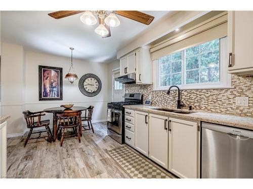 3389 Rockwood Drive, Burlington, ON - Indoor Photo Showing Kitchen