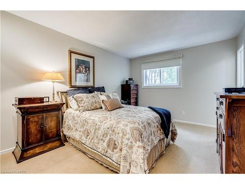 3389 Rockwood Drive, Burlington, ON - Indoor Photo Showing Bedroom