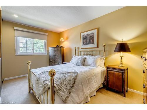 3389 Rockwood Drive, Burlington, ON - Indoor Photo Showing Bedroom