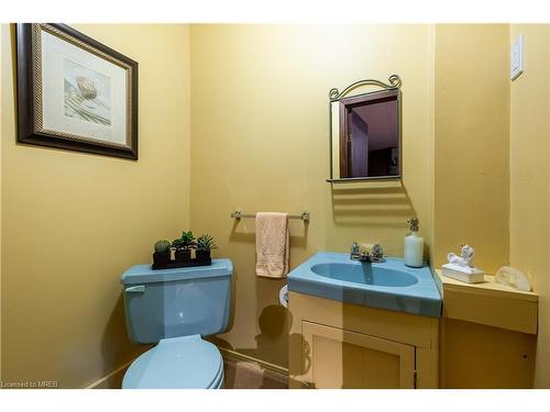 3389 Rockwood Drive, Burlington, ON - Indoor Photo Showing Bathroom