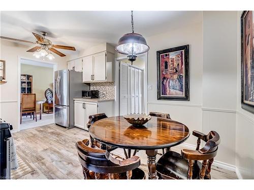 3389 Rockwood Drive, Burlington, ON - Indoor Photo Showing Dining Room