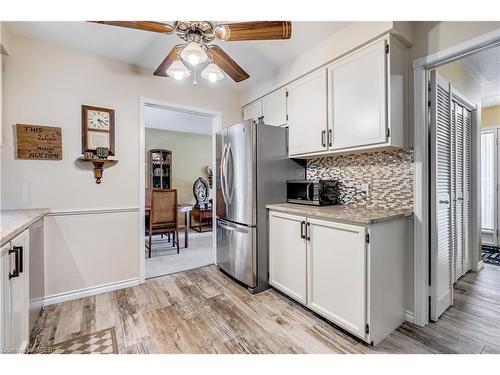 3389 Rockwood Drive, Burlington, ON - Indoor Photo Showing Kitchen