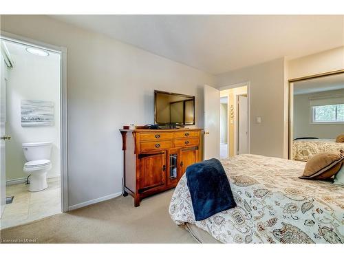 3389 Rockwood Drive, Burlington, ON - Indoor Photo Showing Bedroom