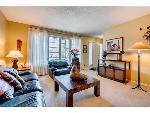 3389 Rockwood Drive, Burlington, ON - Indoor Photo Showing Living Room