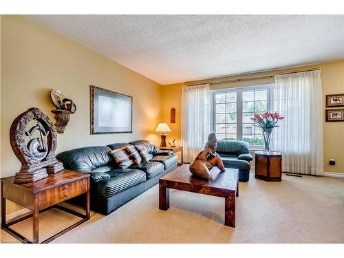 3389 Rockwood Drive, Burlington, ON - Indoor Photo Showing Living Room