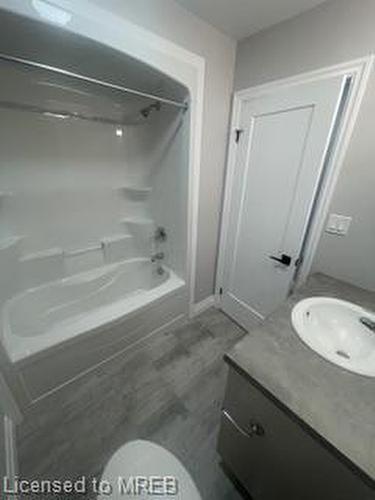 Upper-60 Lark Street, Tillsonburg, ON - Indoor Photo Showing Bathroom