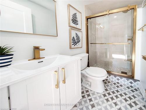 65 Loraine Drive, Niagara Falls, ON - Indoor Photo Showing Bathroom