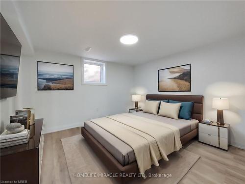 65 Loraine Drive, Niagara Falls, ON - Indoor Photo Showing Bedroom