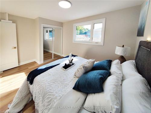 65 Loraine Drive, St. Catharines, ON - Indoor Photo Showing Bedroom