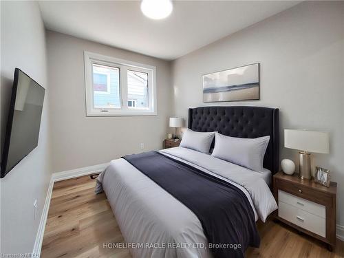 65 Loraine Drive, St. Catharines, ON - Indoor Photo Showing Bedroom