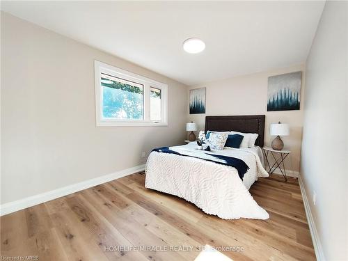 65 Loraine Drive, Niagara Falls, ON - Indoor Photo Showing Bedroom
