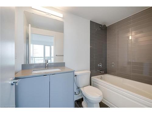 B813-3200 Dakota Common, Burlington, ON - Indoor Photo Showing Bathroom