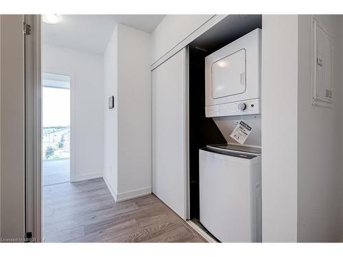 B813-3200 Dakota Common, Burlington, ON - Indoor Photo Showing Laundry Room