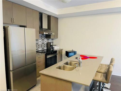 19-15 Blacklock Street, Cambridge, ON - Indoor Photo Showing Kitchen With Double Sink