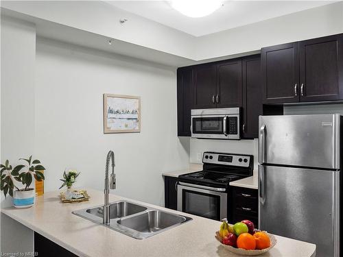 126-5010 Corporate Drive, Burlington, ON - Indoor Photo Showing Kitchen With Double Sink With Upgraded Kitchen