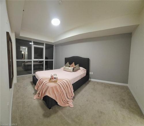 802-560 North Service Road Road, Grimsby, ON - Indoor Photo Showing Bedroom