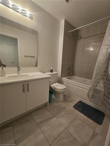 802-560 North Service Road Road, Grimsby, ON - Indoor Photo Showing Bathroom