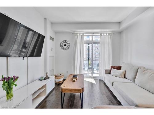 302-2486 Old Bronte Road, Oakville, ON - Indoor Photo Showing Living Room