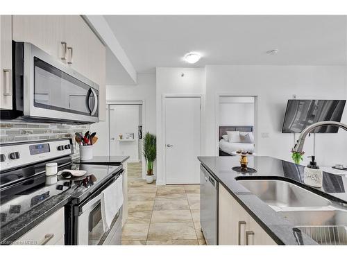 302-2486 Old Bronte Road, Oakville, ON - Indoor Photo Showing Kitchen With Stainless Steel Kitchen