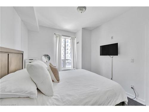 302-2486 Old Bronte Road, Oakville, ON - Indoor Photo Showing Bedroom