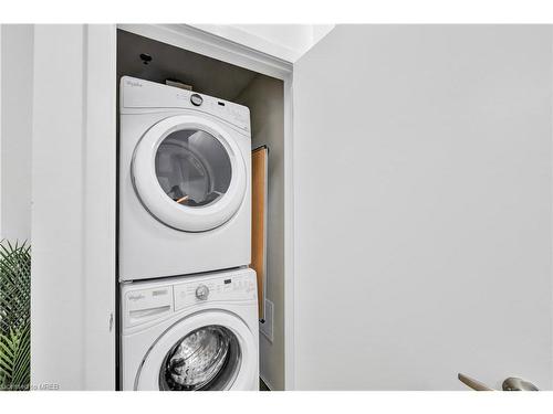 302-2486 Old Bronte Road, Oakville, ON - Indoor Photo Showing Laundry Room